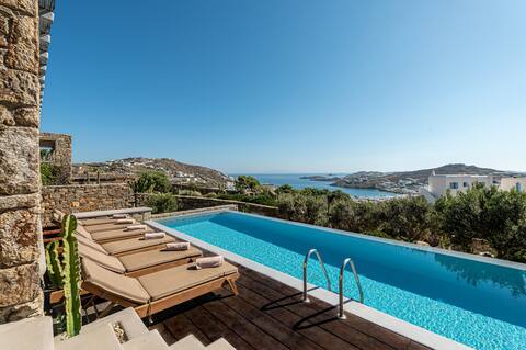 Dreamlike Villa 1, Private Infinity Pool!