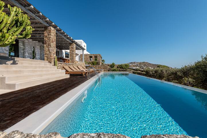 Dreamlike Villa 1, Private Infinity Pool! gallery image 5