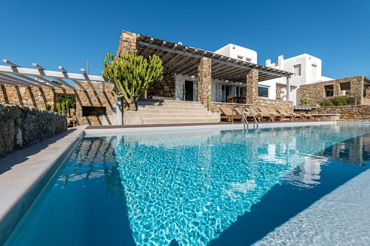 Dreamlike Villa 1, Private Infinity Pool! gallery image 3