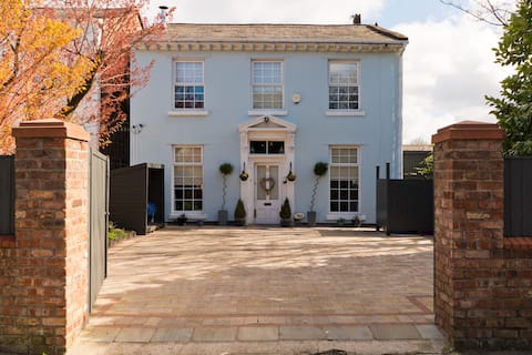 Spacious Georgian family home with walled garden