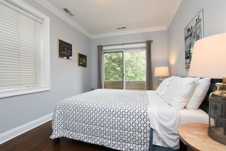 Спалня 2 със самостоятелен балкон