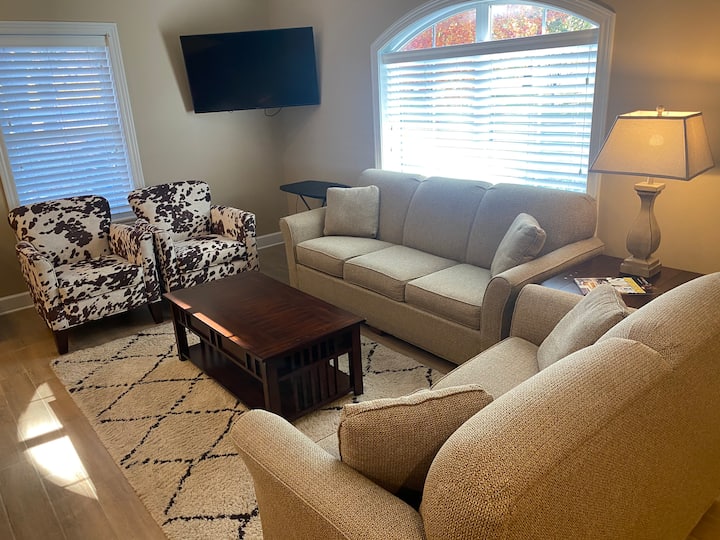 (Front) Location! Clean! Great View! No Steps! - Quincy, IL