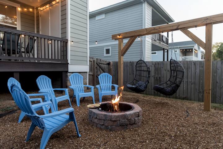 Disco Cowgirl House! Fire Pit, 2 mi to Downtown gallery image 4