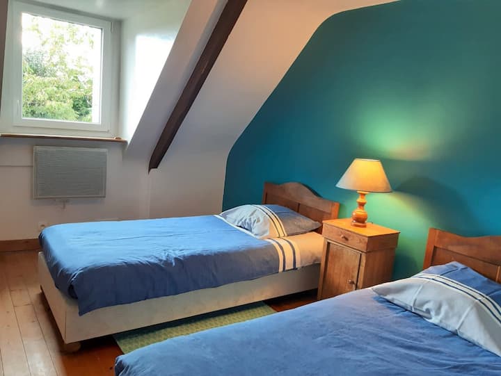 חדר עם מיטת יחיד