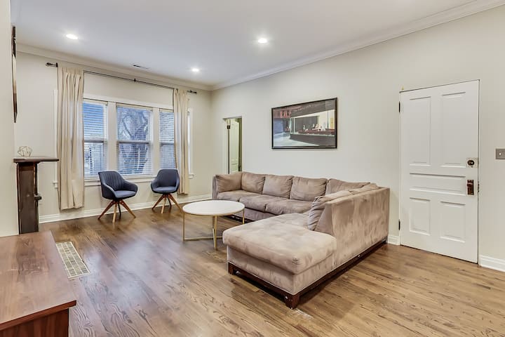 Large Space, Two Levels ,Deck, Parking gallery image 2