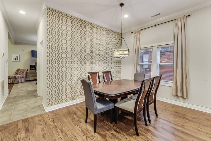 Large Space, Two Levels ,Deck, Parking gallery image 4