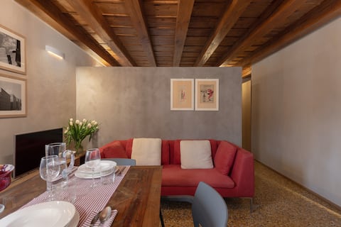 Popular Airbnb listing: Tower apartment in Verona