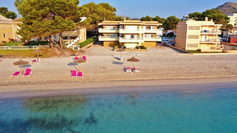 Popular Airbnb listing: Albers Apartment 1st line Beach. in Alcúdia
