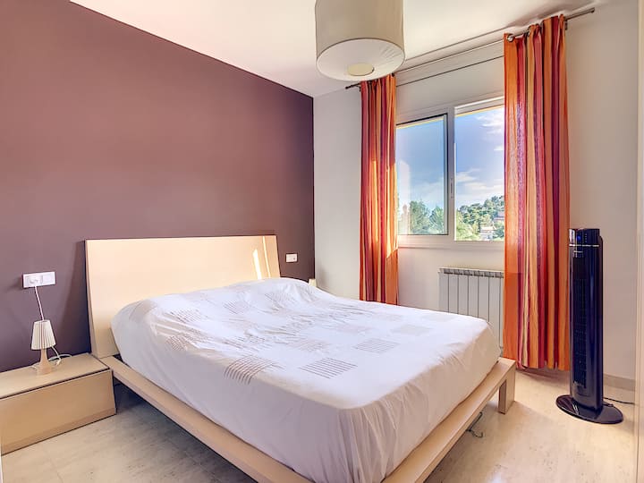 סוויטת חדר שינה עם חדר רחצה