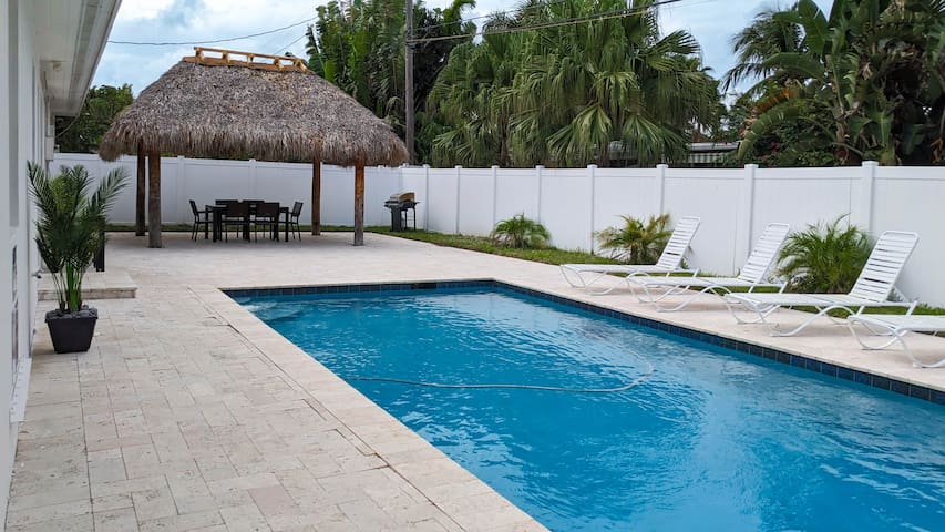 ~ Near Beach & Dining ~ East of US1 ! ~