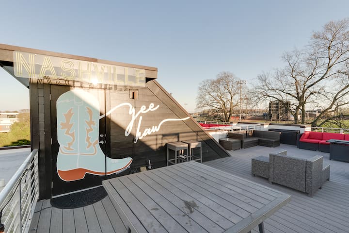 A3) New GULCH HOME – 4BR – AMAZING VIEWS gallery image 3