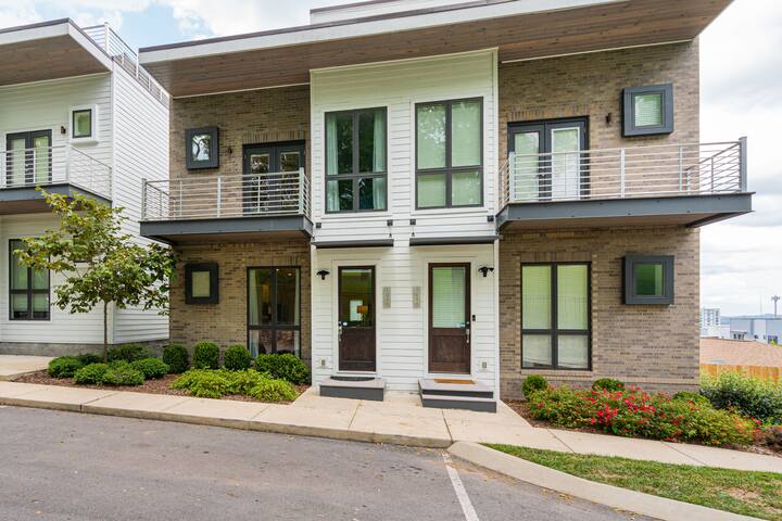 A3) New GULCH HOME – 4BR – AMAZING VIEWS gallery image 5