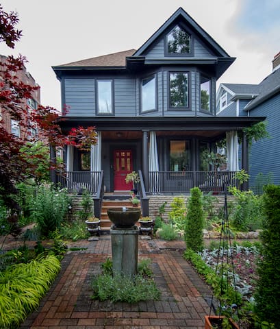 Victorian House in Heart of Rogers Park