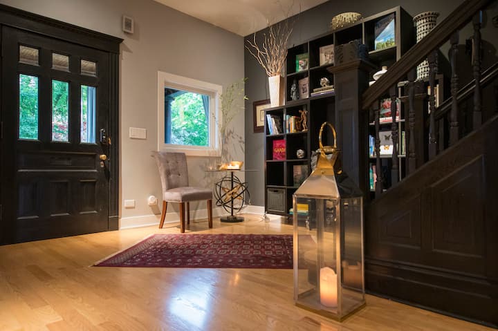 Victorian House In Heart Of Rogers Park - Evanston, IL