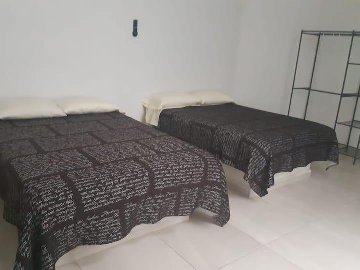 Საძინებელი 3 ‑ 2 ორადგილიანი საწოლი სააბაზანოთი
