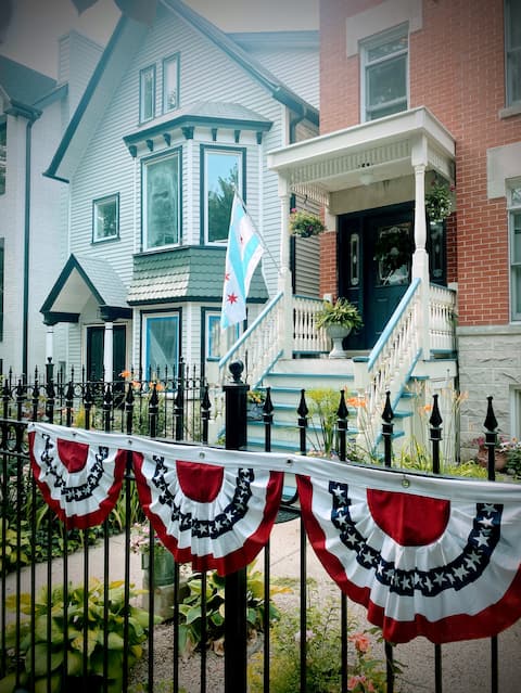 Lincoln Park/Lake View/Wrigley/Walk to El/Parking