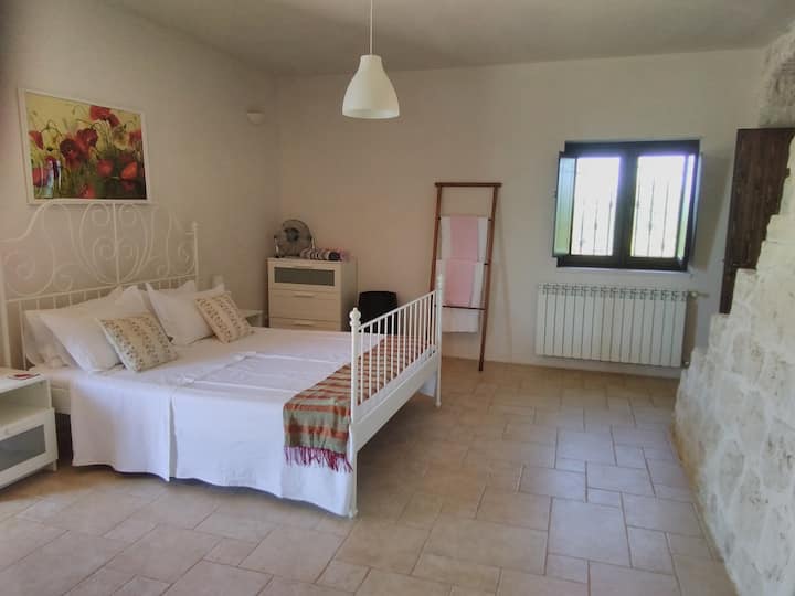 ห้องนอนหลักขนาดใหญ่