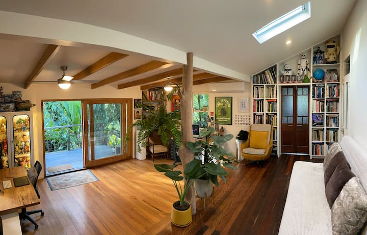 带沙发床的单间公寓/办公室