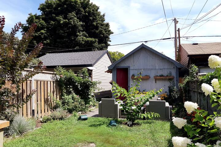 Spacious and Cozy Home in High Park gallery image 3