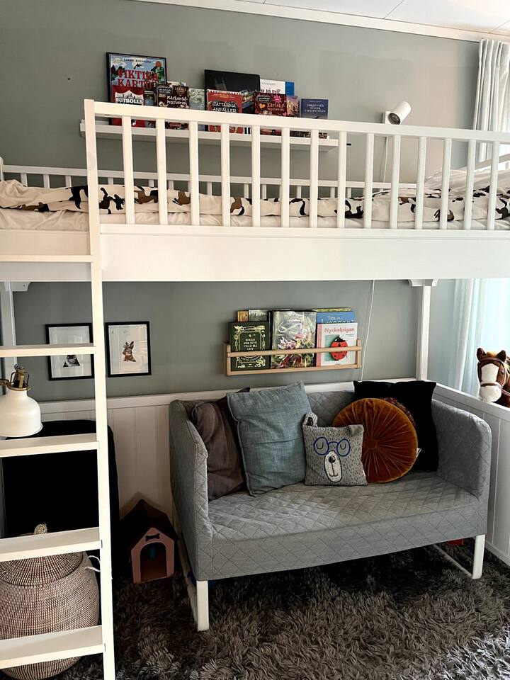 Spavaća soba 3. Krevet na kat 90 cm.