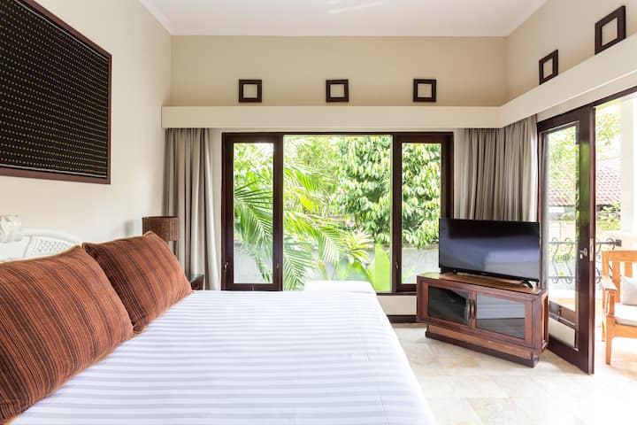 Pool View Room (BR3, upper level) with private veranda. One single bed can be added to sleep 3 persons.