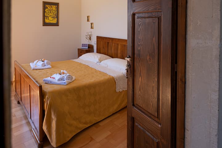 habitación 2 - habitación dorada