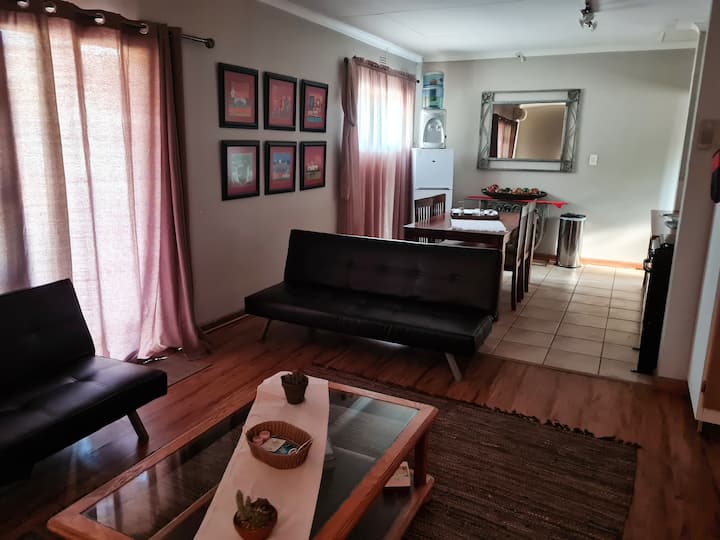 Huis Afrika, Die Renoster Eenheid /The Rhino Unit