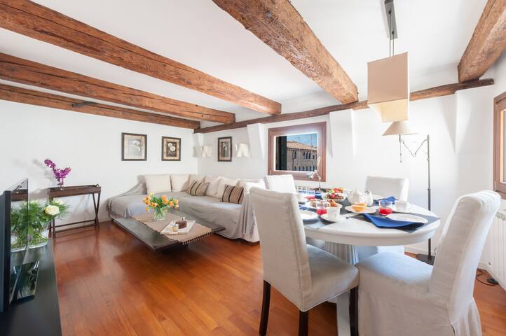 Ca’ Fortuny apartment in San Marco gallery image 5