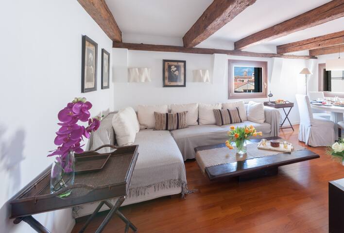 Ca’ Fortuny apartment in San Marco gallery image 2