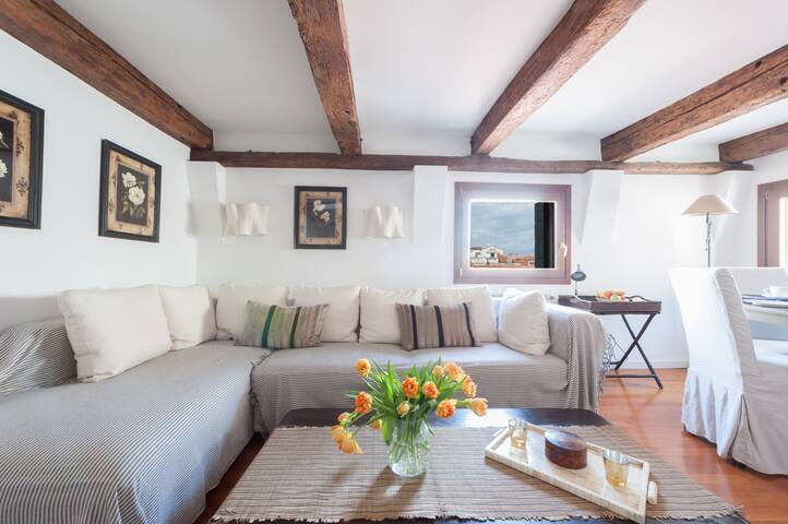 Ca’ Fortuny apartment in San Marco gallery image 4