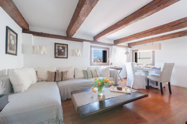 Ca’ Fortuny apartment in San Marco gallery image 3