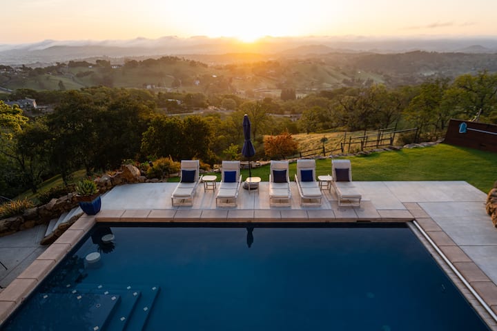 Gorgeous Hilltop Oasis with Pool and Expansive Views
