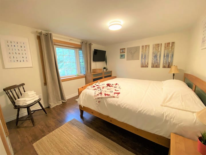 Chambre principale avec grand lit King Size.