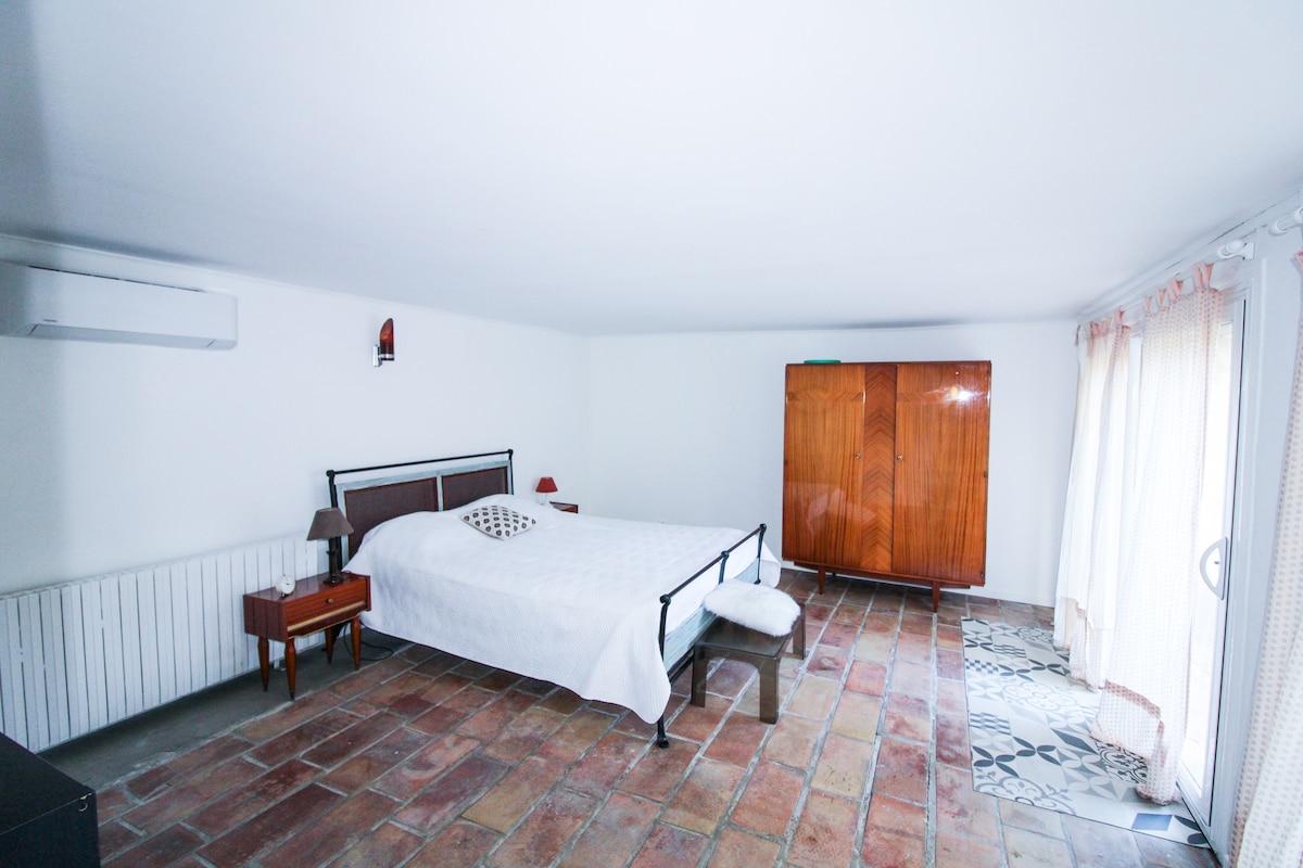 Spálňa s posteľou 160