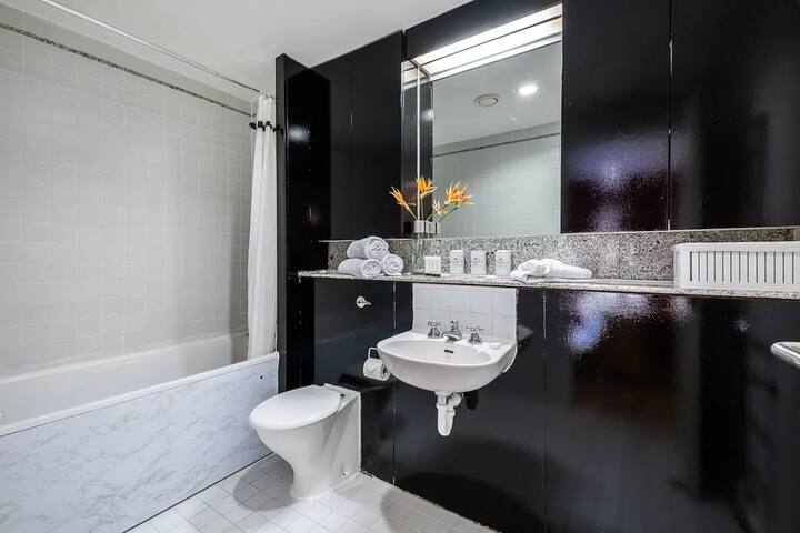 Luxury 2bed, Cromwell Road, South Kensington gallery image 5