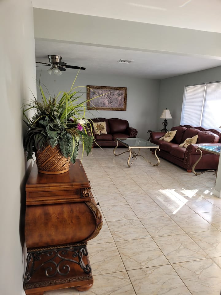 Marco Pool Home Close To Beach, Shops And Golf - Marco Island, FL