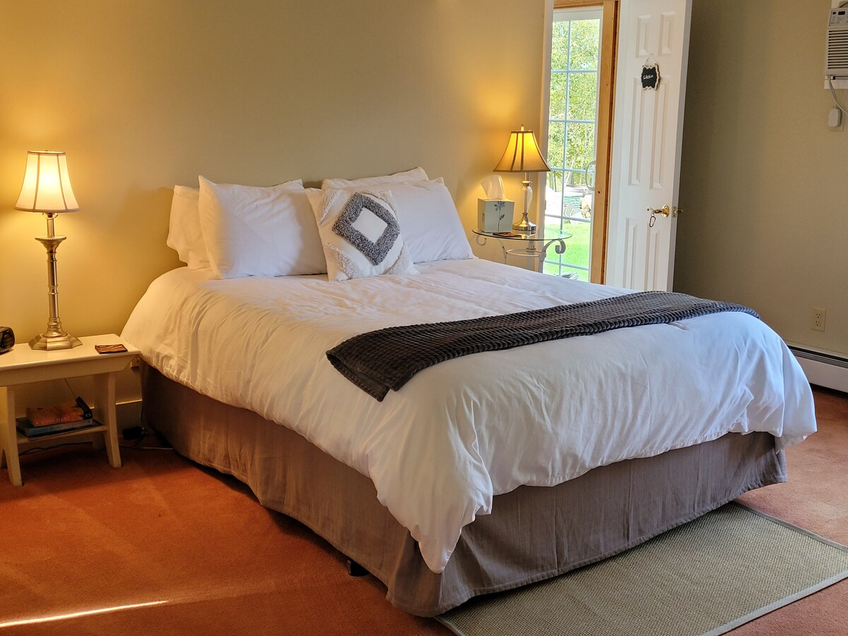 Guest Room 1 with queen size bed