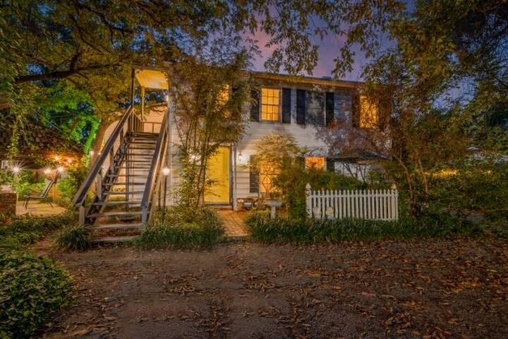 2 BR cottage King & Queen Beds & jacuzzi tub gallery image 3