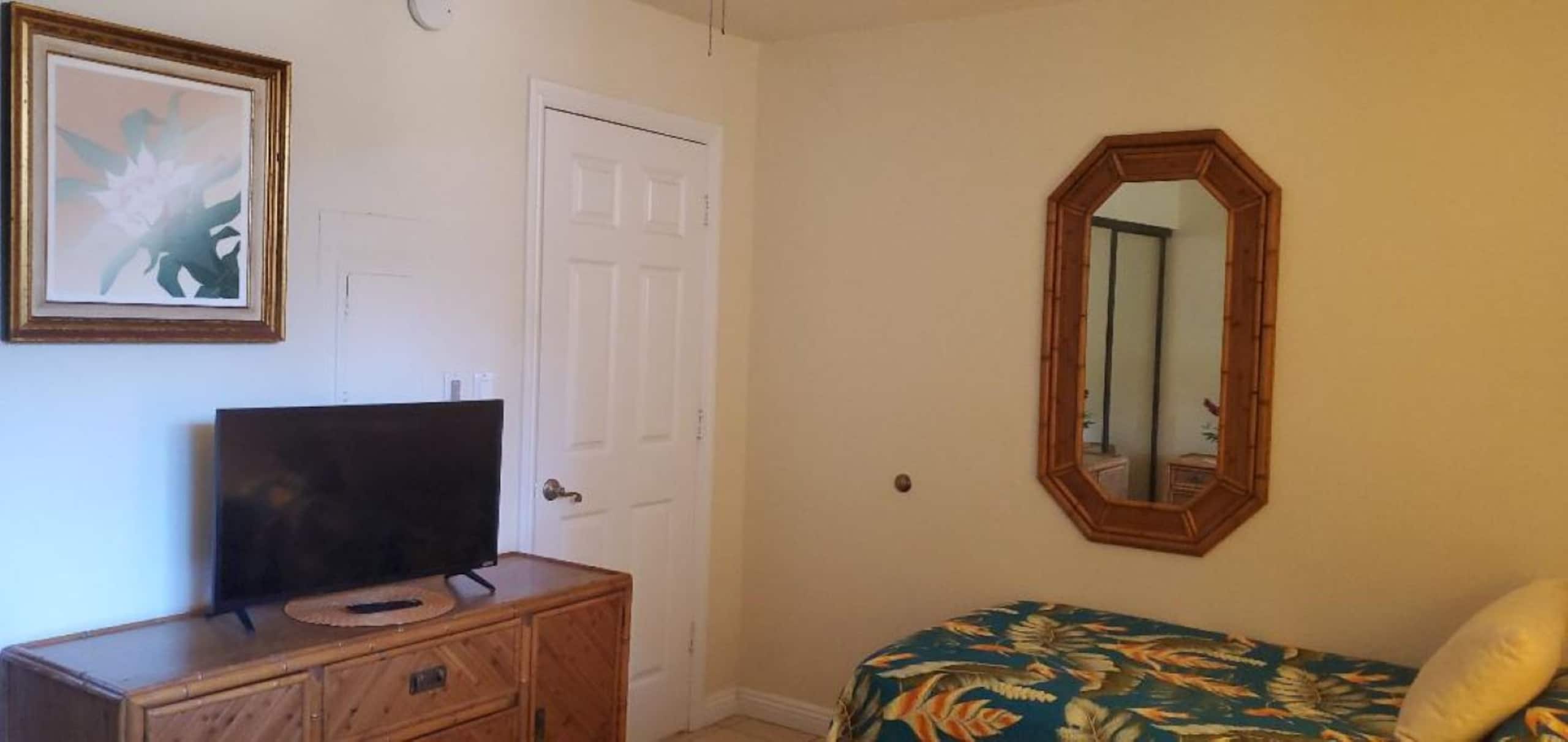 Condo in Lahaina · ★4.87 · 2 bedrooms · 2 beds · 2 baths - Image 8