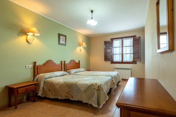 Spavaća soba s 2 kreveta 