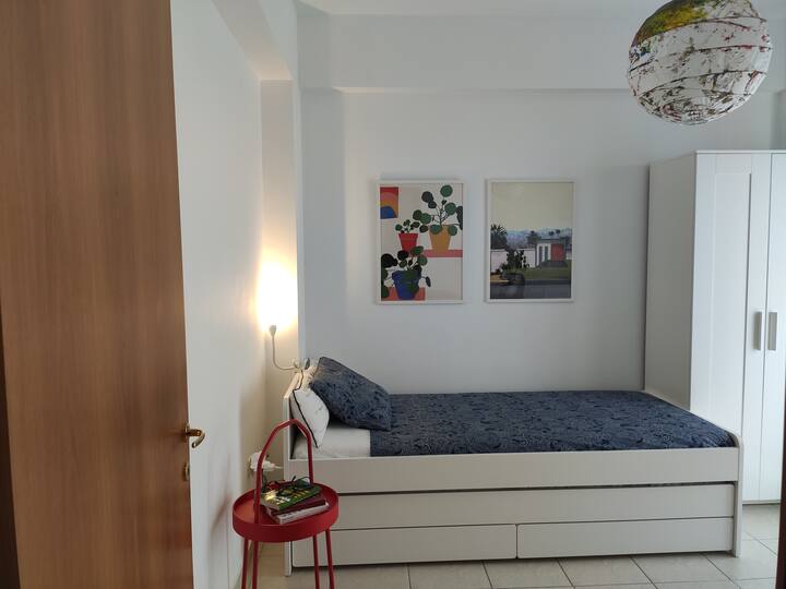 Dobro došli u spavaću sobu . Namještaj smo renovirali u travnju 2022. Sada možete spavati u većoj udobnosti nego prije:)