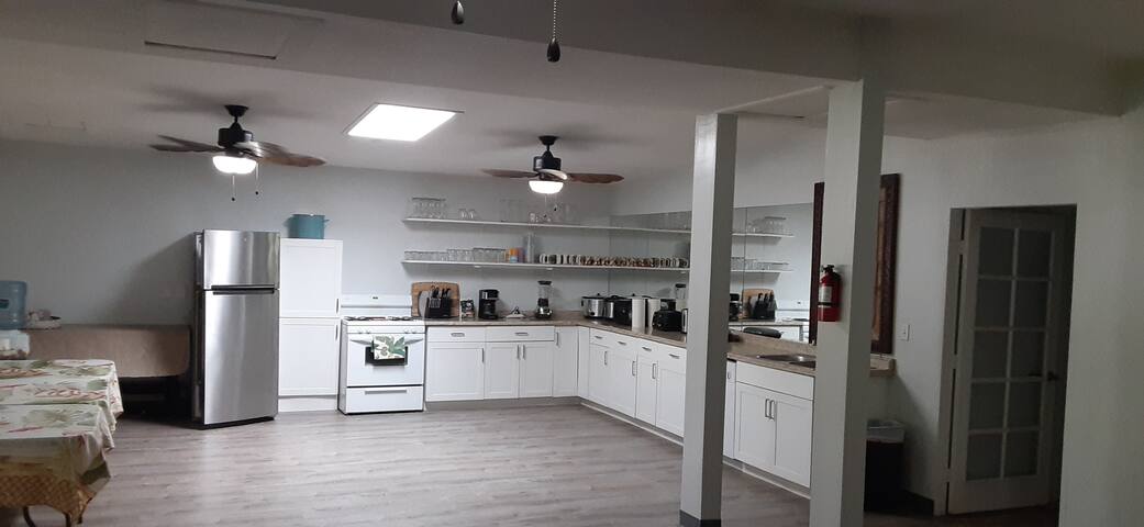 Fern Acres B&B 8 bed 8.5 bath Licensed. gallery image 3