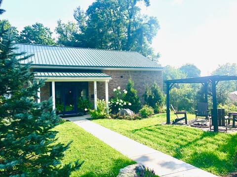 "Stones Throw Retreat" in Downtown Lewisburg
