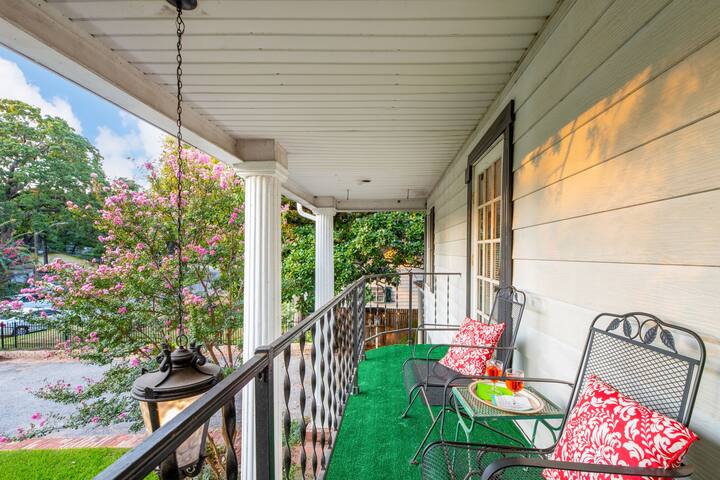 Historic Azalea Estate-7 bdrm, 5.5 bath, King beds gallery image 5