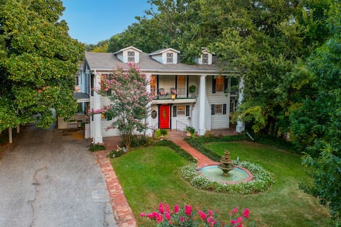 Historic Azalea Estate-7 bdrm, 5.5 bath, King beds