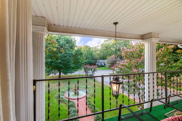 Historic Azalea Estate-7 bdrm, 5.5 bath, King beds gallery image 4