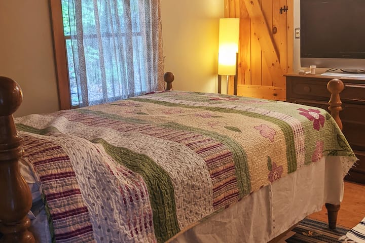 ห้องนอนชั้นล่าง