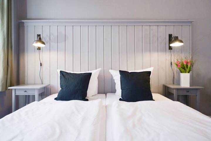 Live authentic gallery image 4