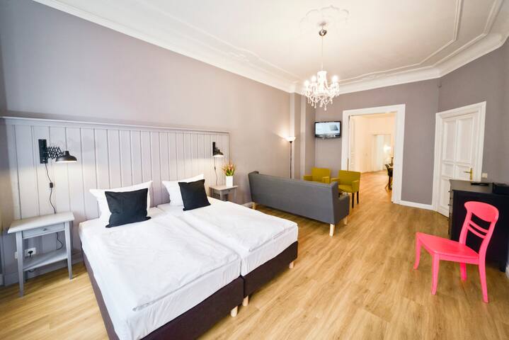 Live authentic gallery image 3