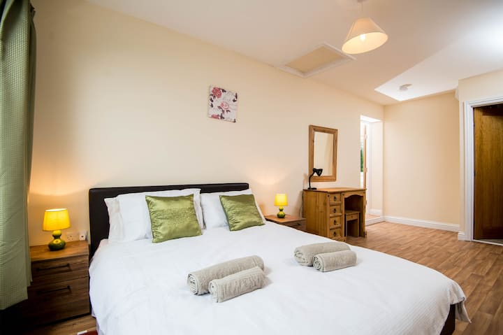 Спална соба со приватна бања